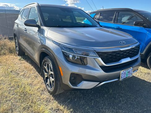 Used 2021 Kia Seltos EX AWD/4WD image 2