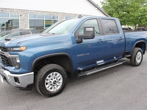 Used 2025 Chevrolet Silverado 2500 LT w/ Convenience Package AWD/4WD image 1