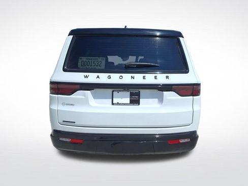 Used 2023 Jeep Wagoneer Series II w/ Convenience Group I AWD/4WD image 19