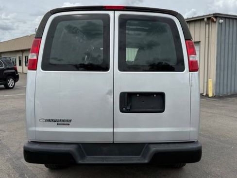 Used 2016 Chevrolet Express 3500 Extended RWD image 6