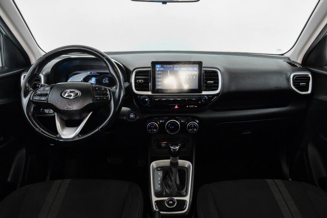 Used 2024 Hyundai Venue SEL FWD image 11