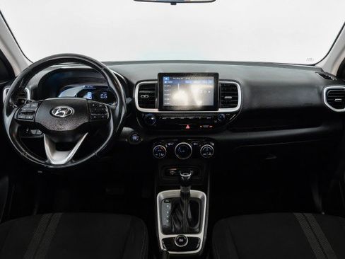 Used 2024 Hyundai Venue SEL FWD image 11