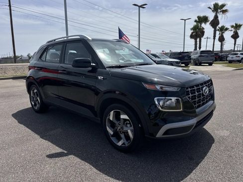 Used 2025 Hyundai Venue SEL FWD image 3