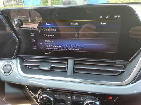 Used 2025 Chevrolet Trax LT FWD image 28