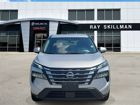 Used 2024 Nissan Rogue SV AWD/4WD image 2