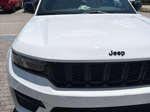 Used 2023 Jeep Grand Cherokee Limited w/ Black Appearance Package RWD image 13