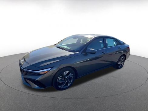 Used 2025 Hyundai Elantra SEL image 8