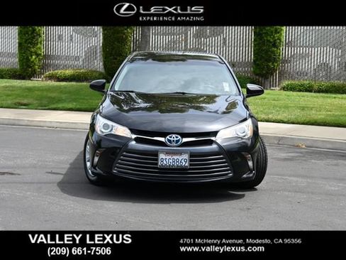 Used 2016 Toyota Camry LE FWD image 2