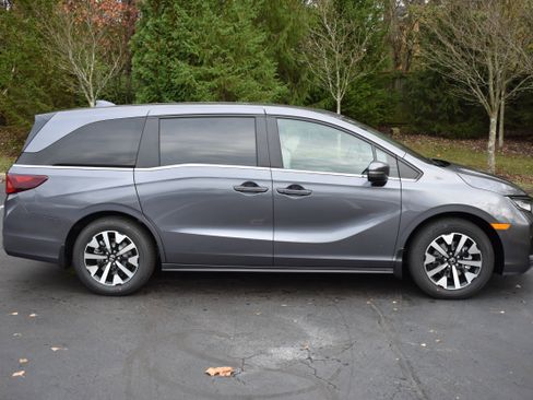 New 2026 Honda Odyssey EX-L image 9