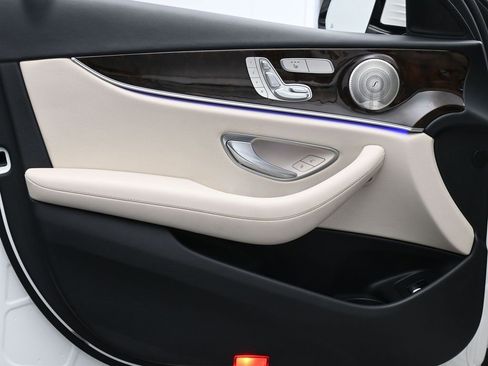 Used 2022 Mercedes-Benz E 350 4MATIC Sedan image 9