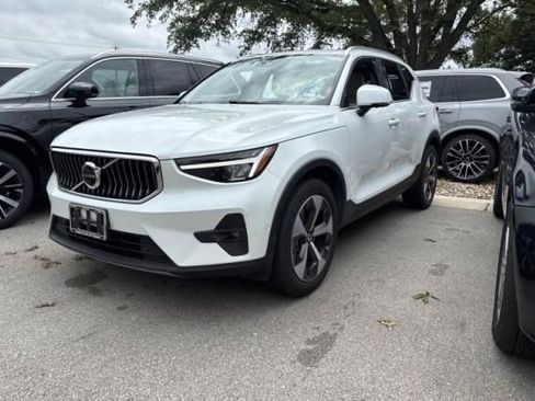 Used 2023 Volvo XC40 B5 Plus w/ Climate Package AWD/4WD image 1