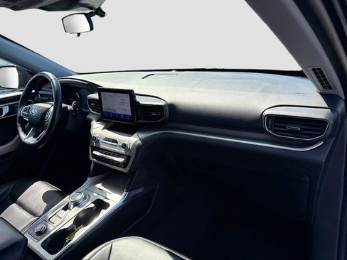 Certified 2022 Ford Explorer XLT w/ Equipment Group 202A image 33