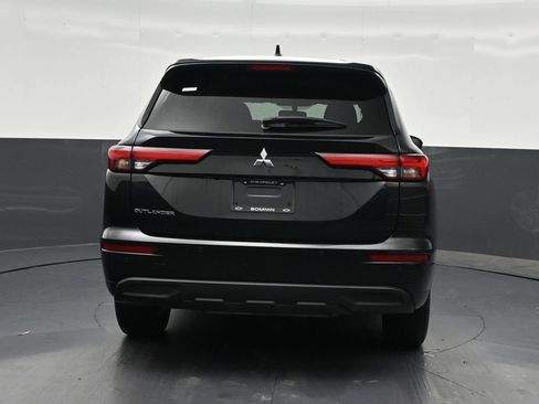 Used 2024 Mitsubishi Outlander ES FWD image 4