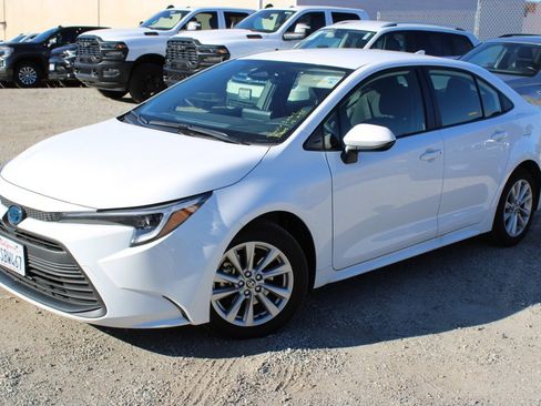 Used 2025 Toyota Corolla Hybrid Sedan image 1
