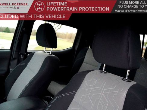 Used 2021 Toyota Tacoma TRD Off-Road image 13