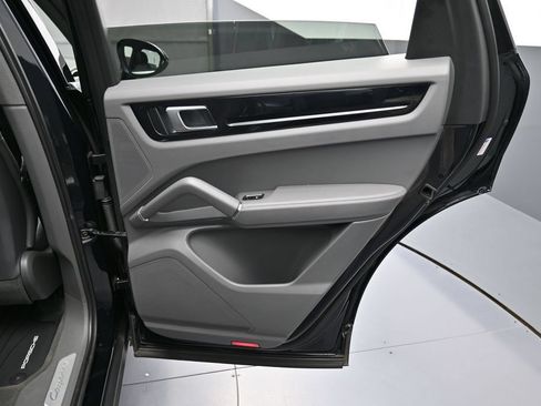 Certified 2023 Porsche Cayenne AWD/4WD image 25