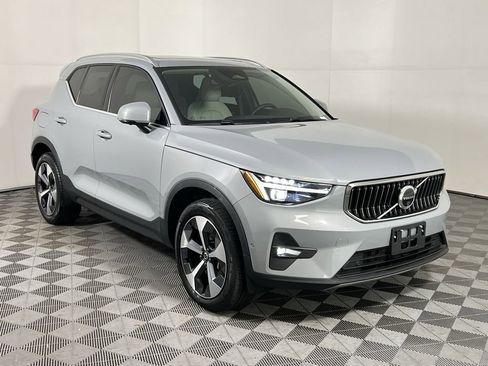 Certified 2024 Volvo XC40 B5 Plus w/ Climate Package image 2