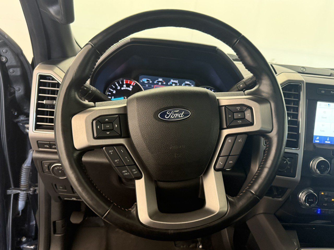 Certified 2019 Ford F250 Platinum w/ Platinum Ultimate Package AWD/4WD image 22