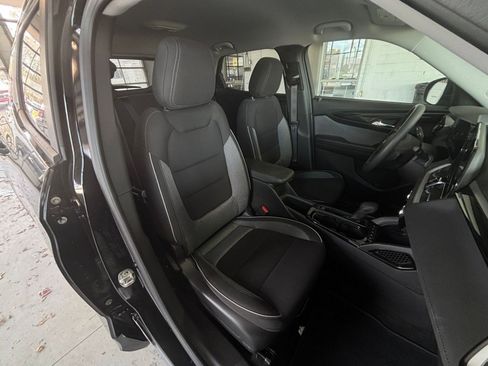 Used 2025 Chevrolet TrailBlazer LT image 34