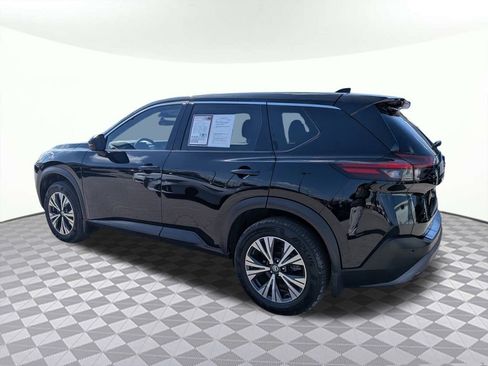 Used 2021 Nissan Rogue SV image 3