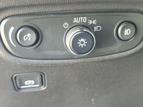 Used 2024 GMC Terrain SLT image 33