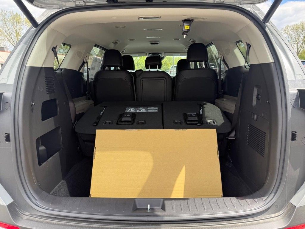 New 2026 Kia Carnival EX FWD image 6