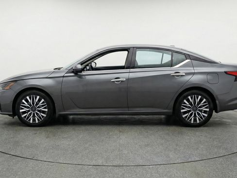 Used 2025 Nissan Altima 2.5 SV FWD image 5