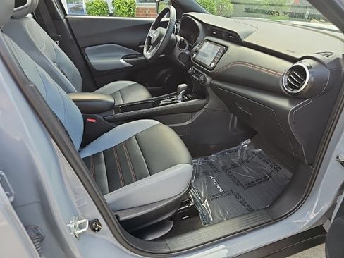 Used 2024 Nissan Kicks SR w/ SR Premium Package FWD image 28