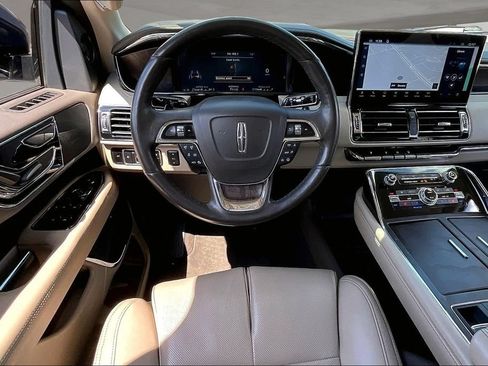 Used 2023 Lincoln Navigator 2WD image 8