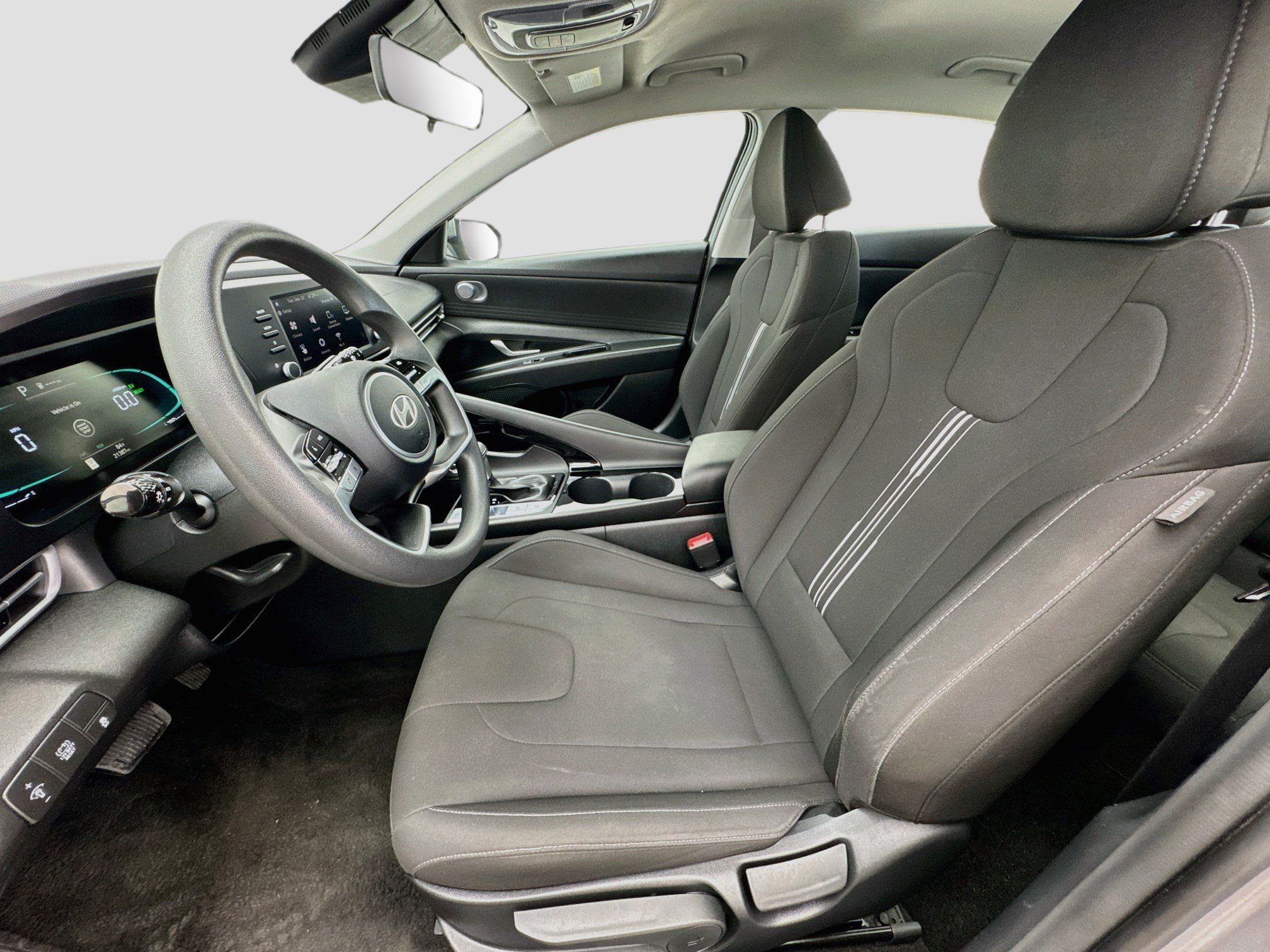 Used 2025 Hyundai Elantra Hybrid FWD image 13