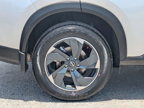 Used 2024 Nissan Rogue SV AWD/4WD image 11