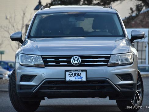 Used 2020 Volkswagen Tiguan SE w/ Panoramic Sunroof Package image 3