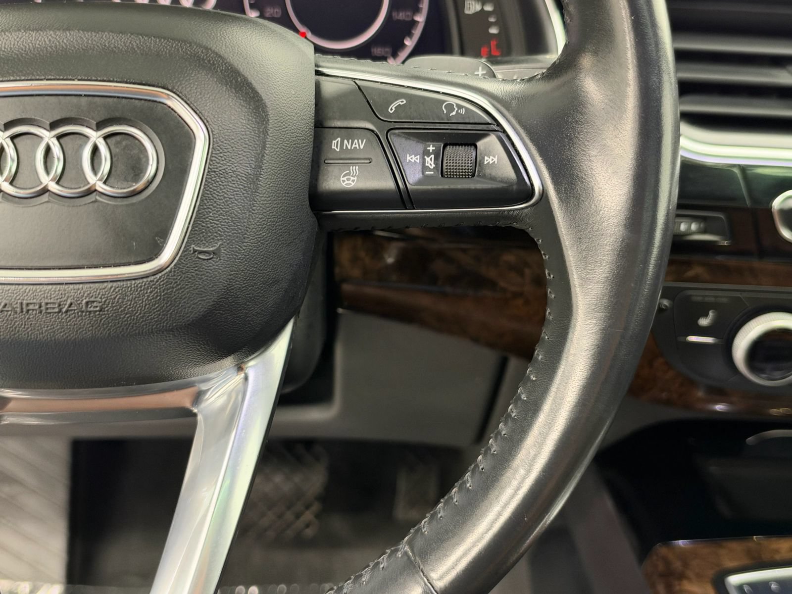 Used 2017 Audi Q7 3.0T Premium Plus w/ Premium Plus Package AWD/4WD image 30