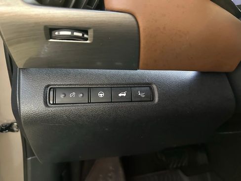 Used 2023 Nissan Pathfinder Platinum image 29