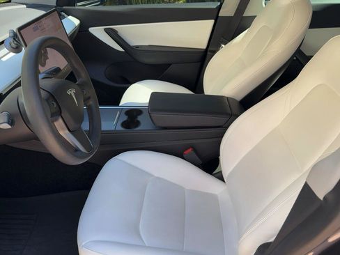 Used 2021 Tesla Model Y Long Range AWD/4WD image 5