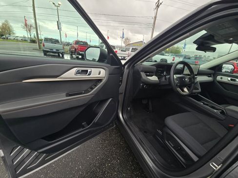 Used 2025 Ford Explorer Active AWD/4WD image 16