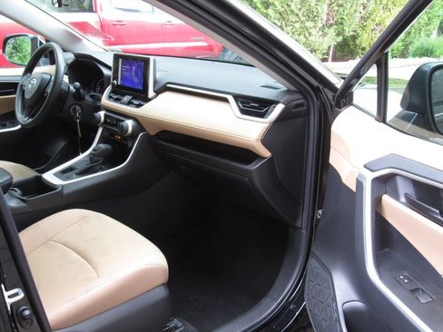 Certified 2023 Toyota RAV4 LE AWD/4WD image 16