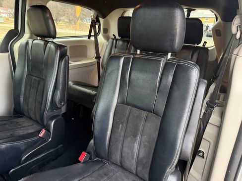 Used 2017 Dodge Grand Caravan SXT image 30