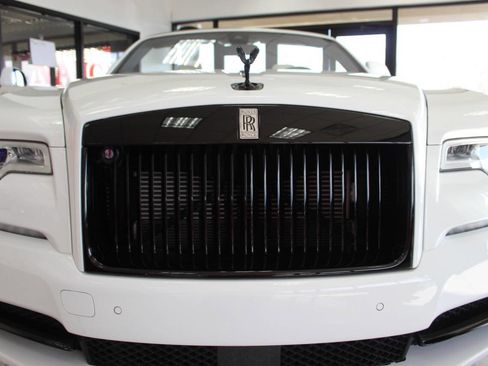 Used 2019 Rolls-Royce Dawn image 10