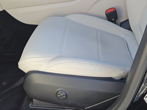 Certified 2025 Mercedes-Benz GLC 300 image 24