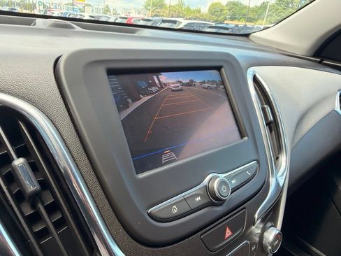 Used 2020 Chevrolet Equinox LS w/ LS Convenience Package FWD image 22