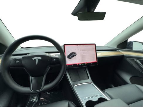 Used 2025 Tesla Model Y Long Range RWD image 33