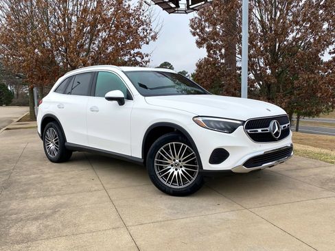 Used 2025 Mercedes-Benz GLC 300 image 1