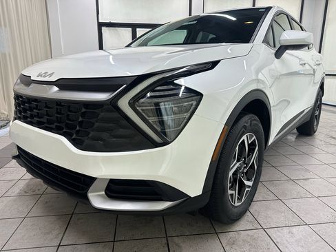 Used 2024 Kia Sportage LX image 11