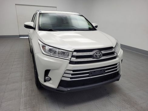 Used 2019 Toyota Highlander XLE image 14