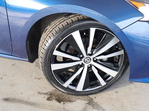 Used 2021 Nissan Altima 2.5 SR FWD image 3
