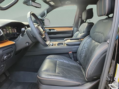 Certified 2024 Jeep Grand Wagoneer Series III AWD/4WD image 15
