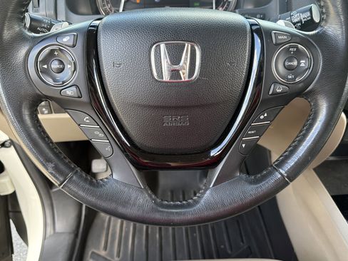 Used 2016 Honda Pilot Touring image 17