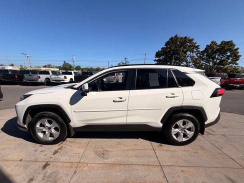 Used 2019 Toyota RAV4 XLE w/ Convenience Package AWD/4WD image 10