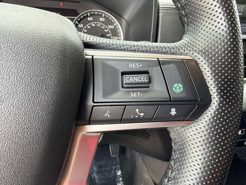 Used 2024 Mitsubishi Outlander SE image 34